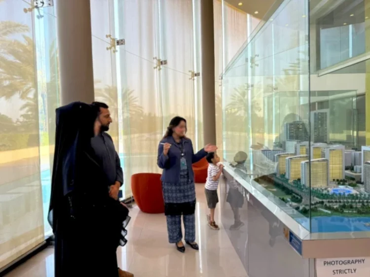 Mehak Aziz Representative of The Arkadians Briefing CEO of Property Pole Manzar Mashhood on The Project After Signing Up Property Pole As Official Partner